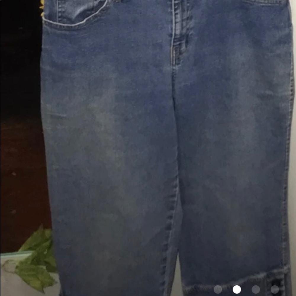 Hannah denim capris size 8